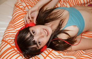 Zishy are proud to present you with a free photos featuring Debbie Vogel unveiling superb form